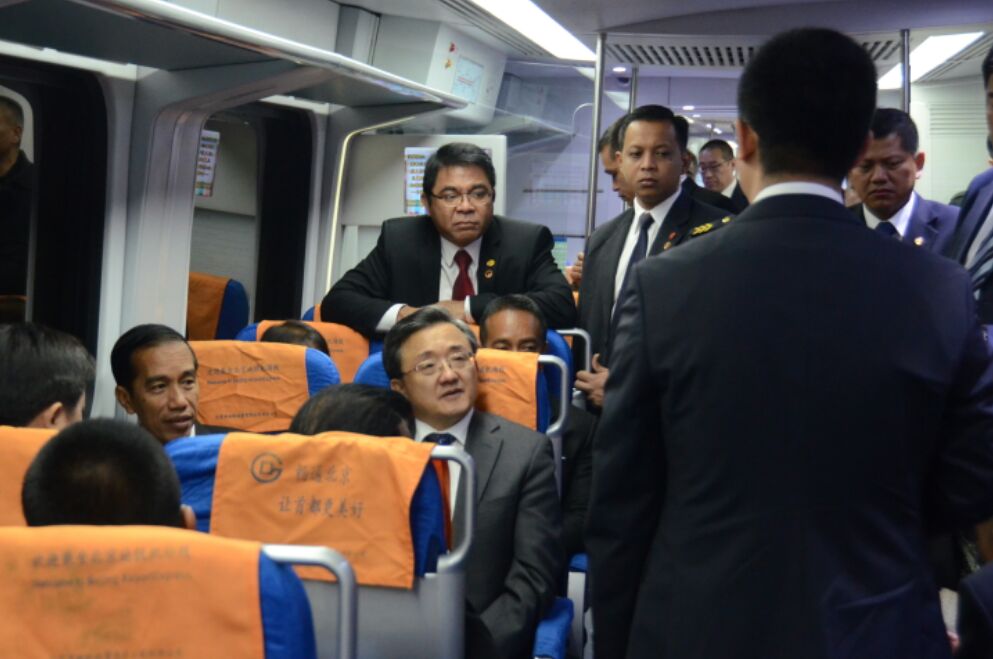 Jokowi Naik MRT di Beijing sebelum Diskusi dengan Bos Kereta Api China
